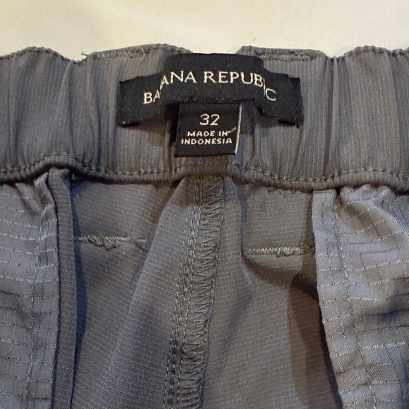 Banana Republic Hybrid Tech Shorts - Picture 4 of 7